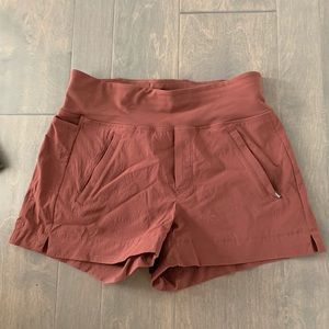 Athleta Trekkie North Shorts Size 0 NWOT Dried Cinnamon